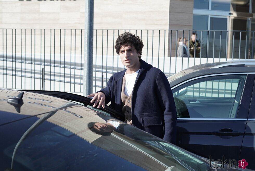 Tomas Páramo en el funeral de Elena Huelva