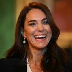 Kate Middleton, muy sonriente durante su reunión en el Castillo de Windsor con expertos en infancia