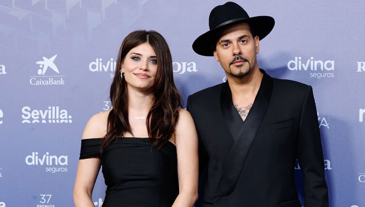 Eduardo Cruz y Eva De Dominici en la alfombra de los Goya 2023