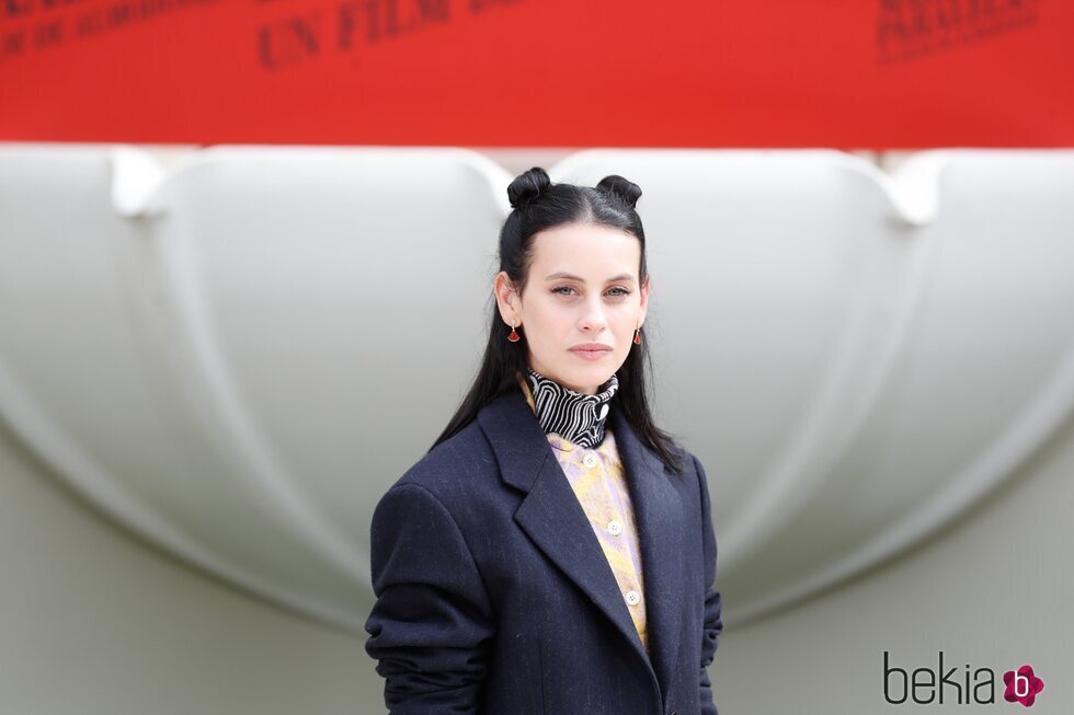 Milena Smit en la presentación de 'Madres paralelas' en Madrid