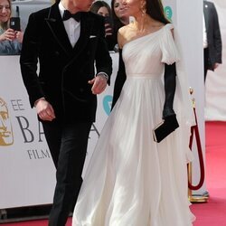 El Príncipe Guillermo y Kate Middleton a su llegada a los premios BAFTA 2023