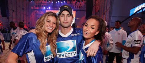 Erin Andrews, Chace Crawford y Chrissy Teigen en la Celebrity Beach Bowl 2012