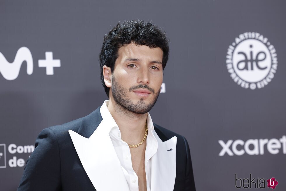 Primer plano de Sebastián Yatra en los Premios Platino 2023