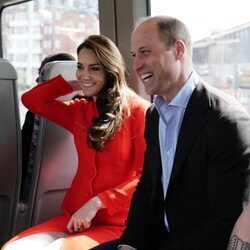 El Príncipe Guillermo y Kate Middleton en el Metro de Londres