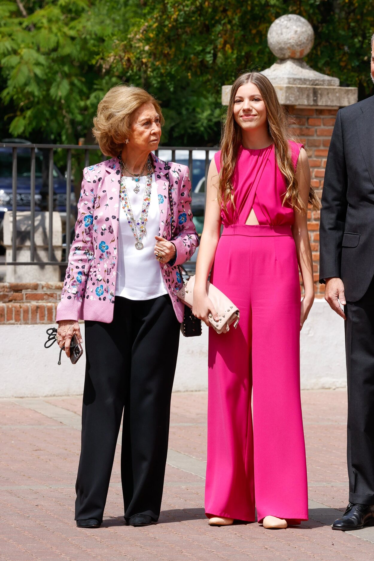 La Infanta Sofía con un mono rosa fucsia de Cayro para su Confirmación