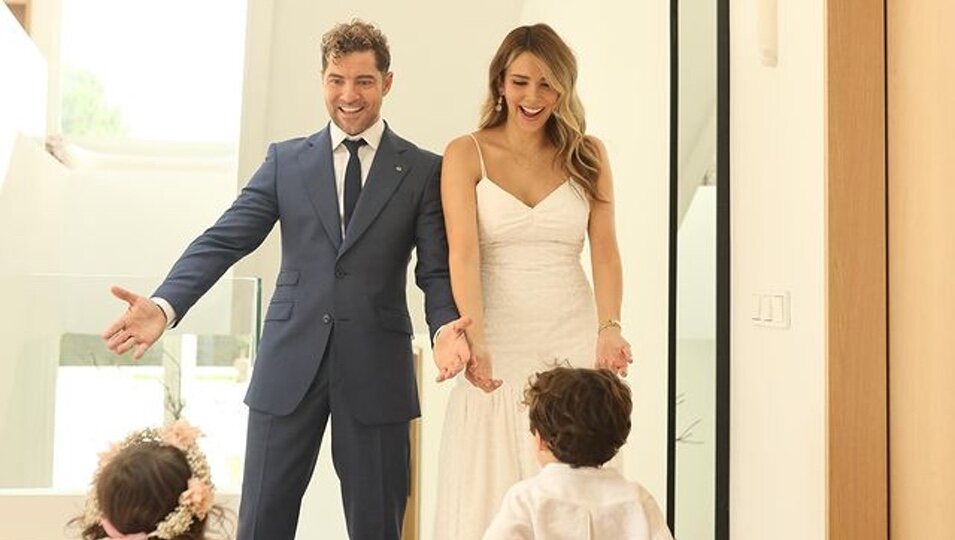 David Bisbal y Rosanna Zanetti junto a sus hijos Bianca y Matteo en el bautizo de la niña