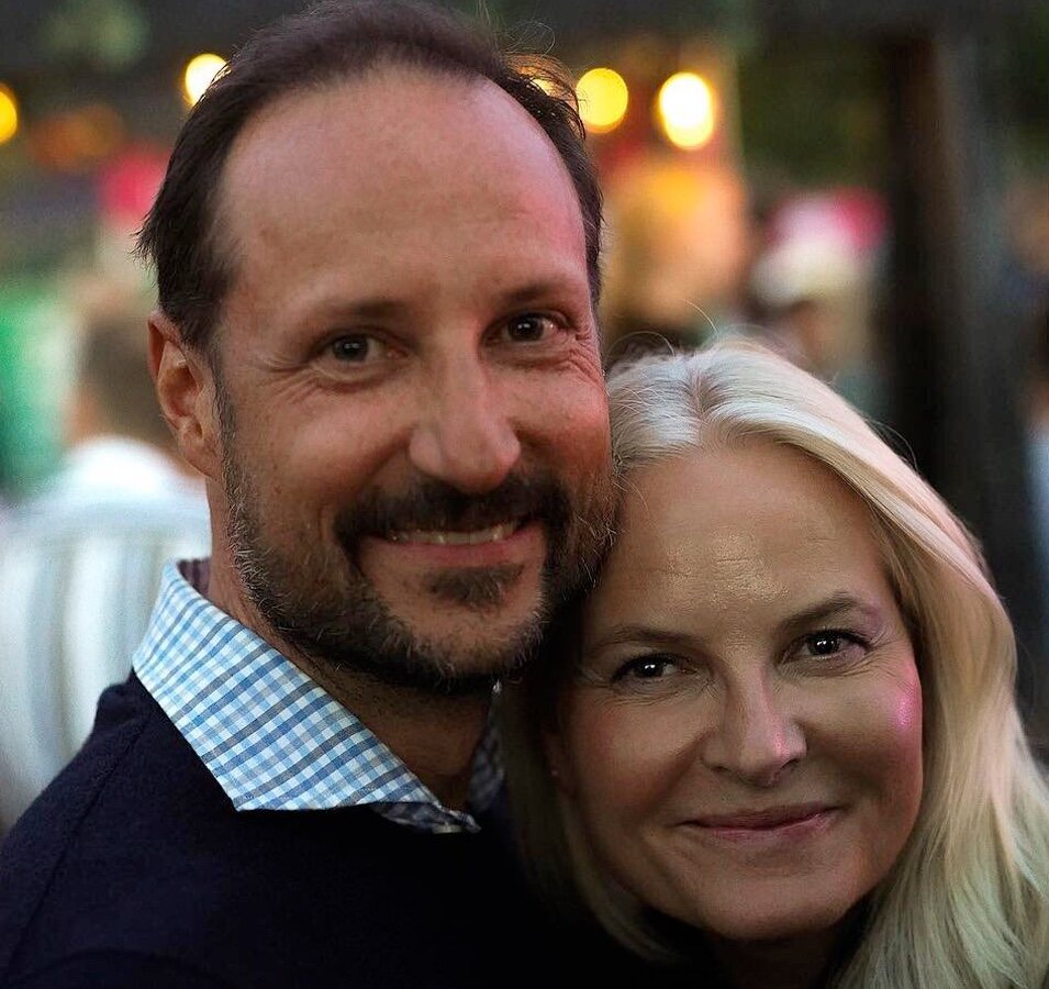 Haakon y Mette-Marit de Noruega, muy enamorados en sus vacaciones de verano