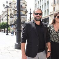Marisa Jara y su marido en la capilla ardiente de María Jiménez
