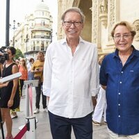Victorio y Lucchino en la capilla ardiente de María Jiménez