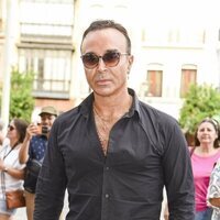 Luis Rollán en la capilla ardiente de María Jiménez