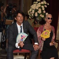 Alejandro e Isabel Jiménez en la misa de despedida a María Jiménez