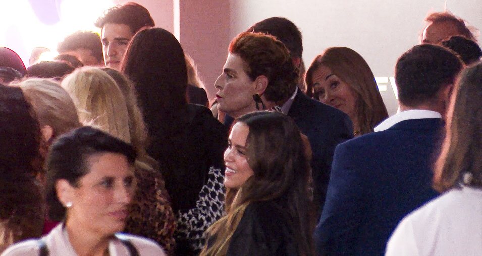 Antonia Dell'Atte habla con Victoria Federica en la Madrid Fashion Week 2023
