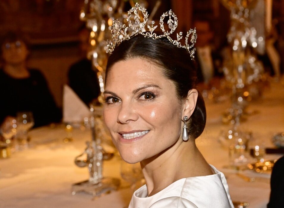 Victoria de Suecia con la Tiara Connaught en la cena a los premiados con el Nobel 2023
