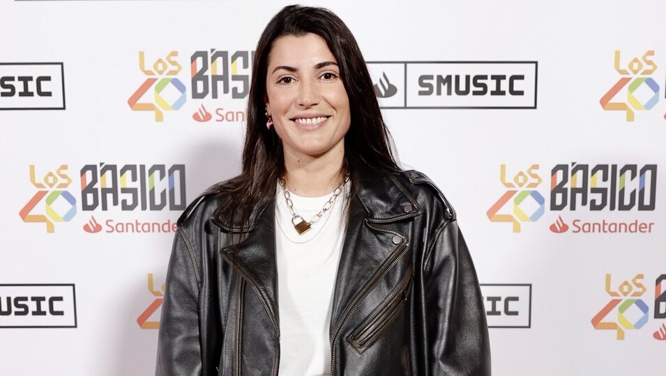 Alba Paul en el concierto Los 40 Básico Santander de David Bisbal
