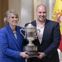 Paloma del Río y Antonio Pampliega con el Premio Reina Sofía en los Premios Nacionales del Deporte 2022
