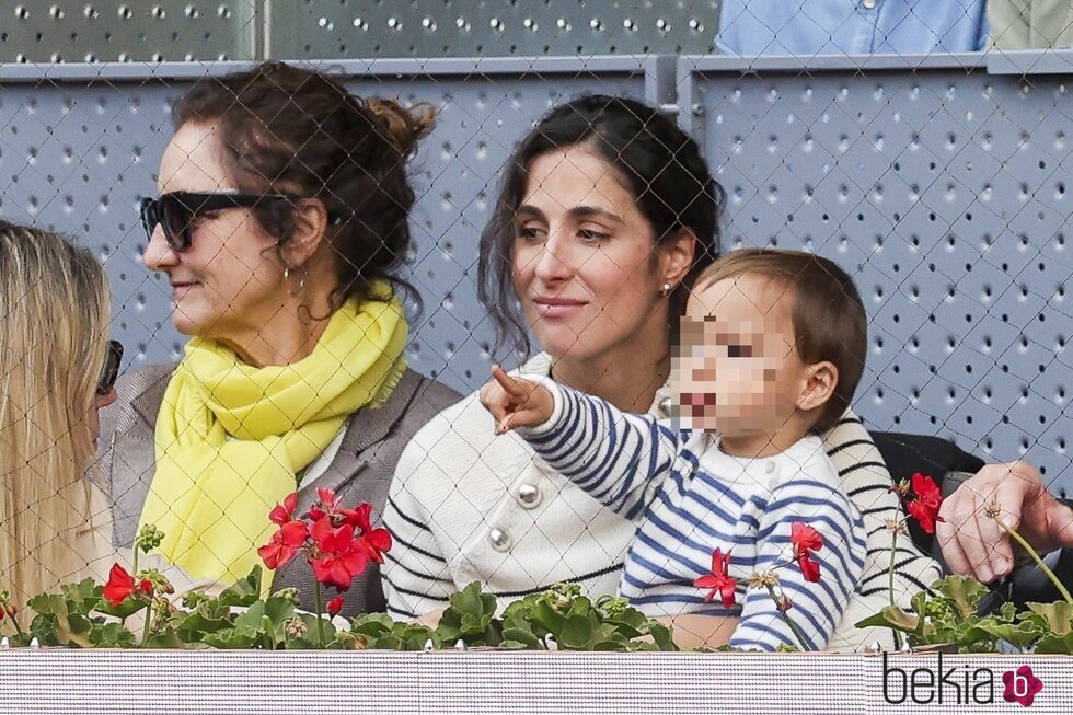 Xisca Perelló y su hijo viendo jugar a Rafa Nadal en el Madrid Open 2024