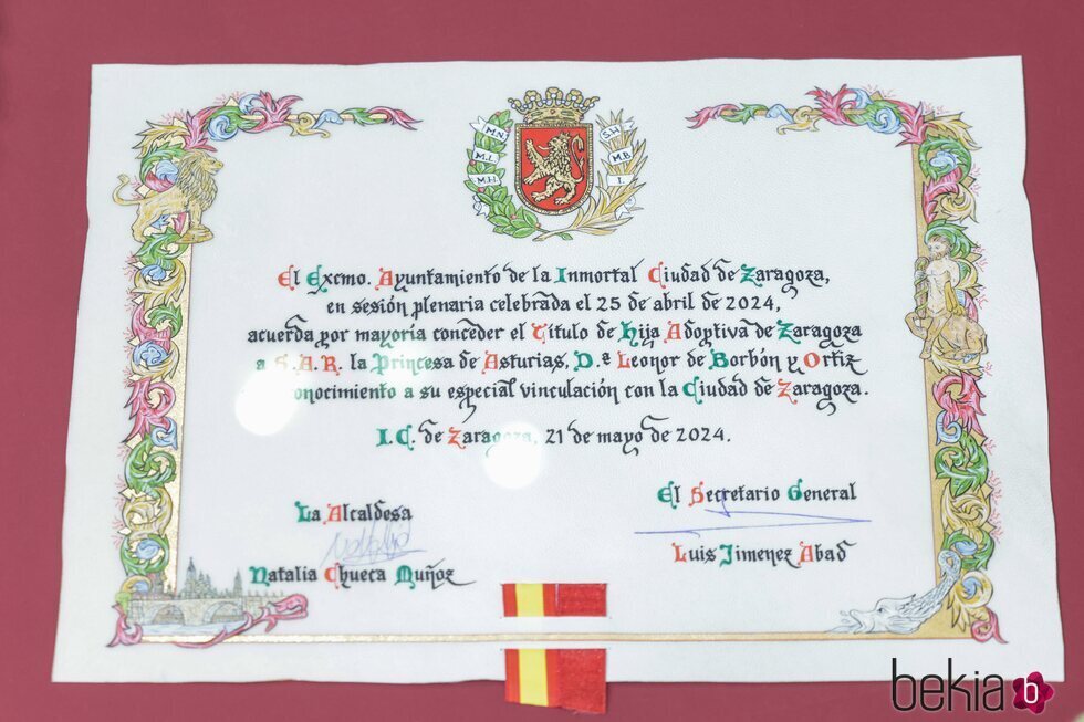 Diploma acreditativo de la Princesa Leonor como Hija Adoptiva de Zaragoza