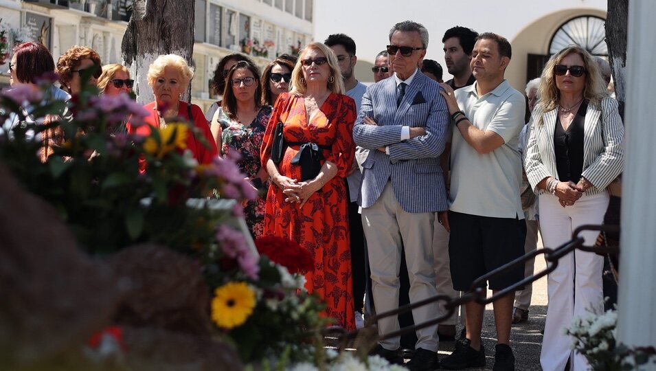 Gloria Mohedano, Ortega Cano y David Flores en el 18 aniversario de la muerte de Rocío Jurado