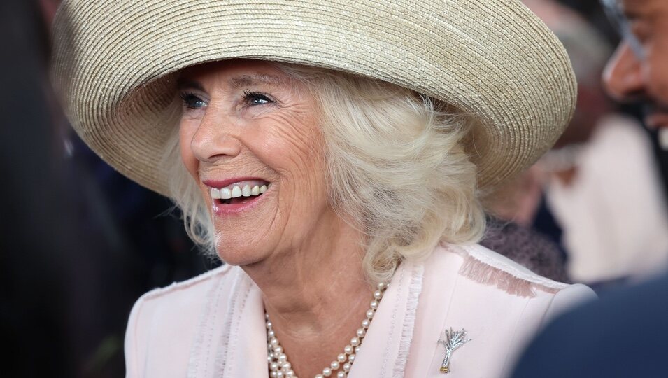 La Reina Camilla muy sonriente 25º aniversario del Parlamento Galés