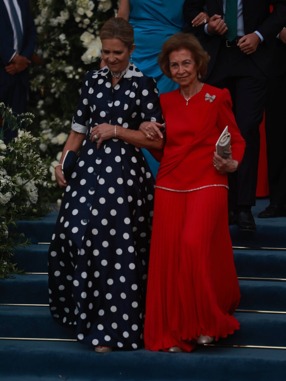 La Reina Sofía y la Infanta Elena en la boda de Theodora de Grecia y Matthew Kumar