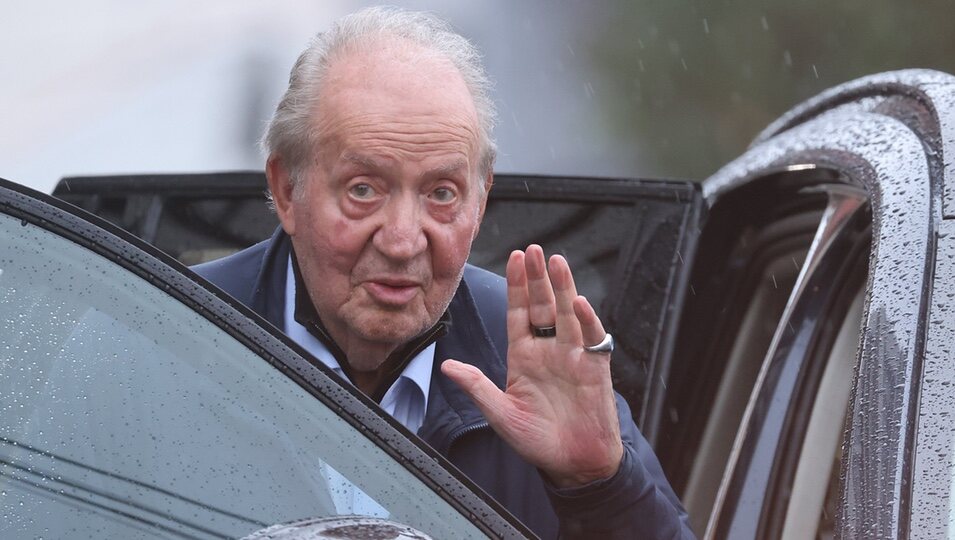 El Rey Juan Carlos tras salir a comer en Sanxenxo