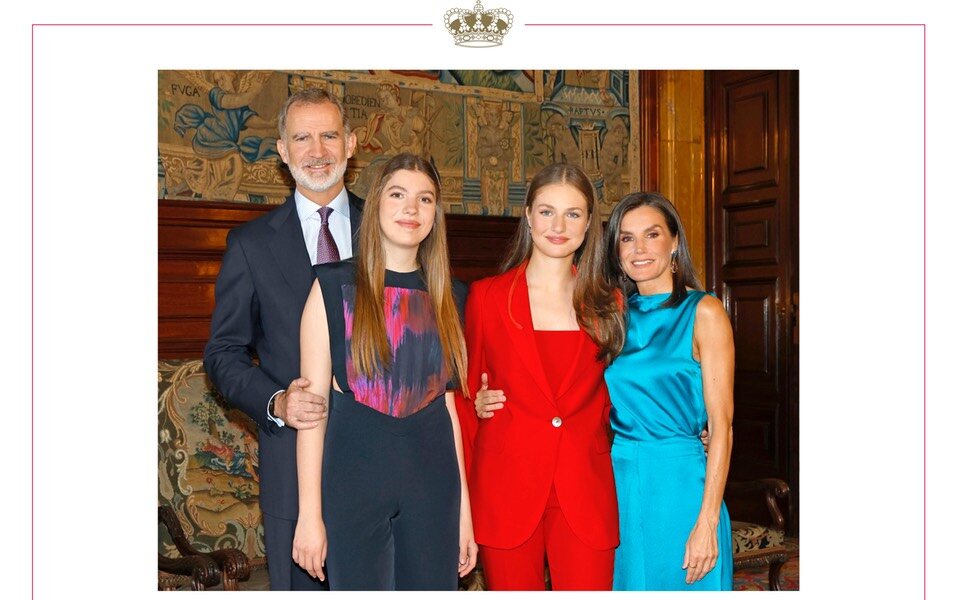 Los Reyes Felipe y Letizia, la Princesa Leonor y la Infanta Sofía en su felicitación navideña 2024