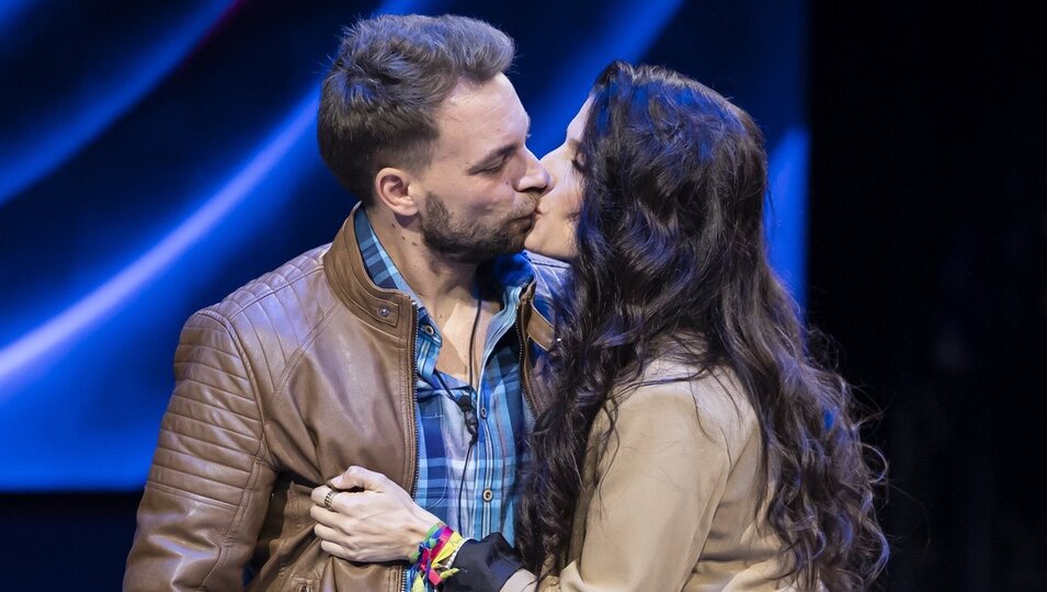 José María Almoguera y María Sánchez se besan en la gala 5 de 'GH DÚO 3'