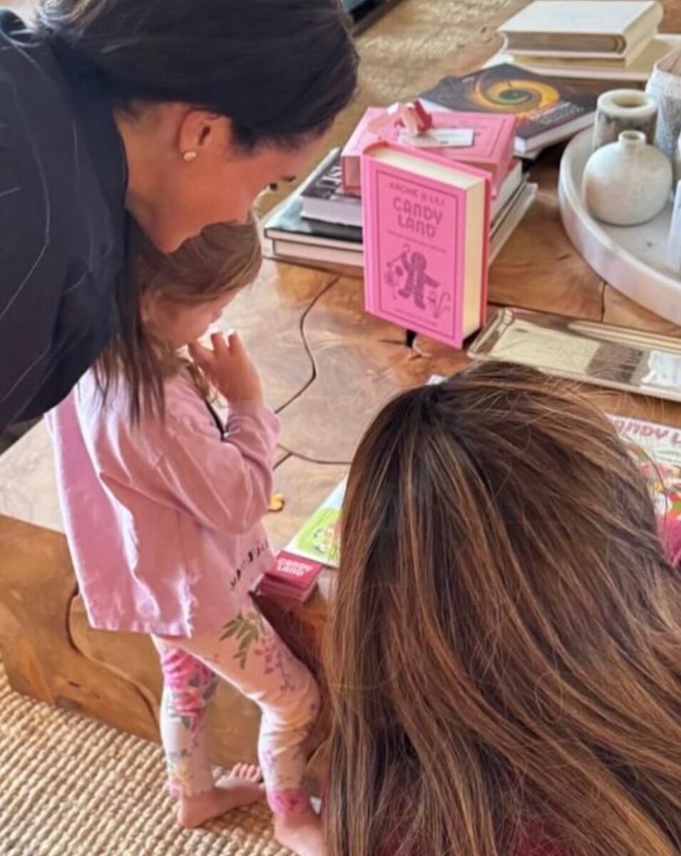 Meghan Markle y su hija Lilibet Diana con Serena Williams