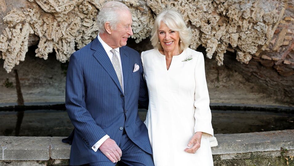 Los Reyes Carlos y Camilla, muy felices y enamorados en su 20 aniversario de boda