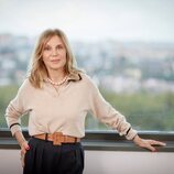 Pilar Eyre en un posado por la publicación de su novela 'Señoras bien'