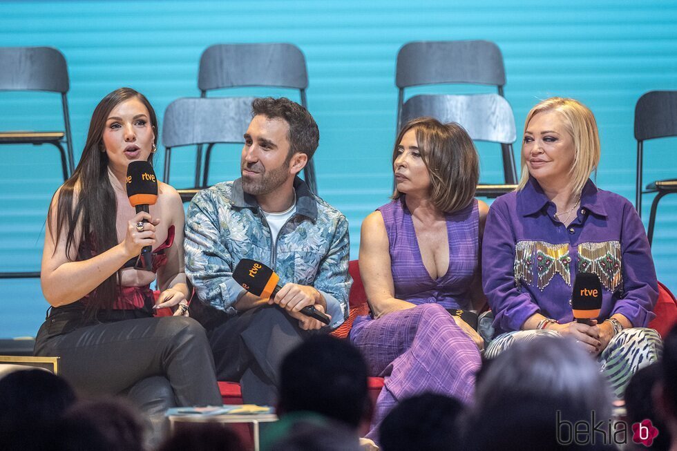 Inés Hernand, Aitor Albizua, María Patiño y Belén Esteban en la presentación de 'La familia de la tele'