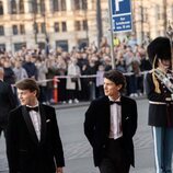 Nikolai y Felix de Dinamarca en el 18 cumpleaños de Isabella de Dinamarca