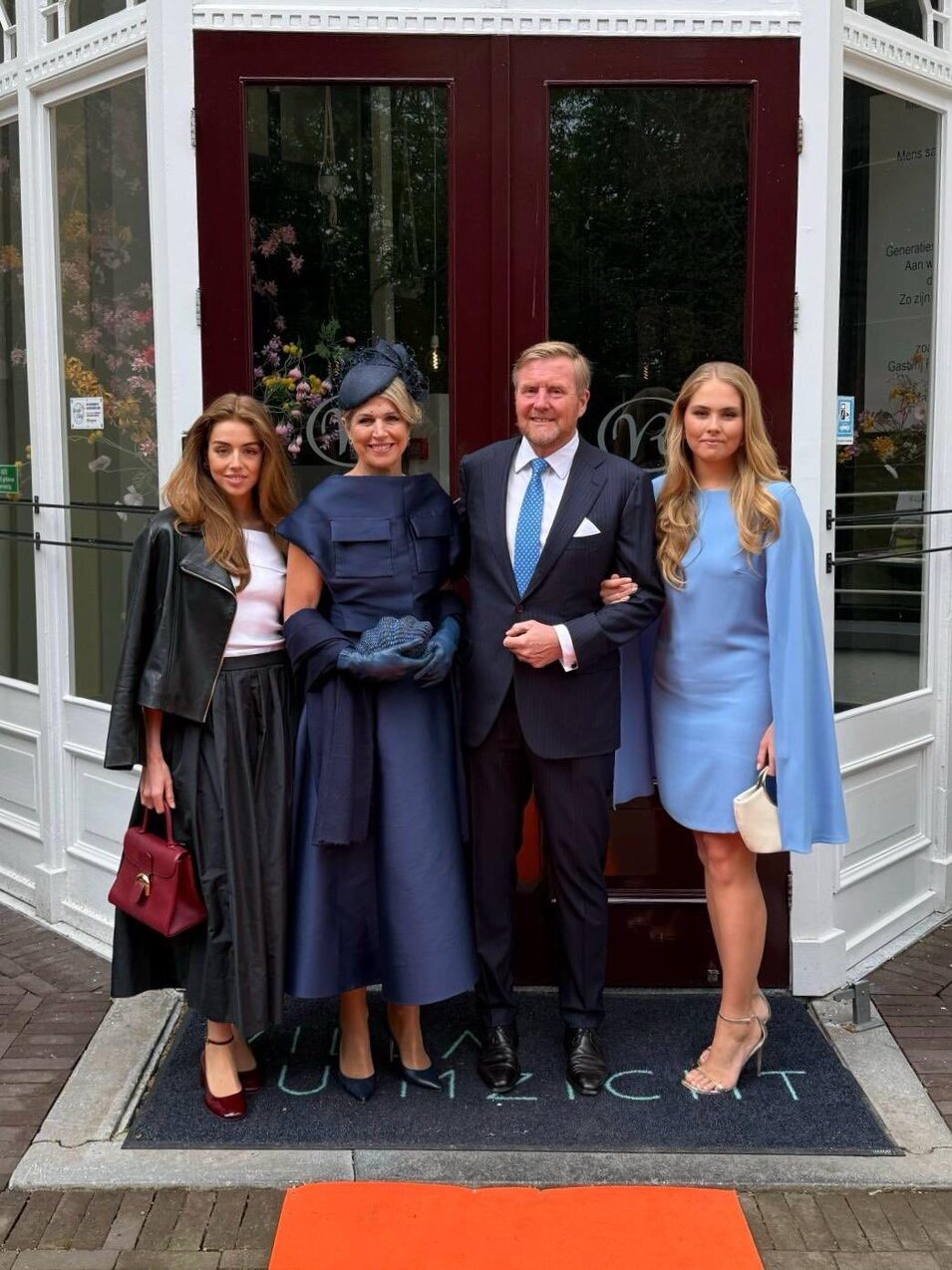 Guillermo Alejandro y Máxima de Holanda y sus hijas Amalia y Alexia de Holanda en el Día del Rey 2025 en Doetinchem