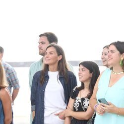 La Reina Letizia espera expectante el desembarco de la Princesa Leonor en Panamá