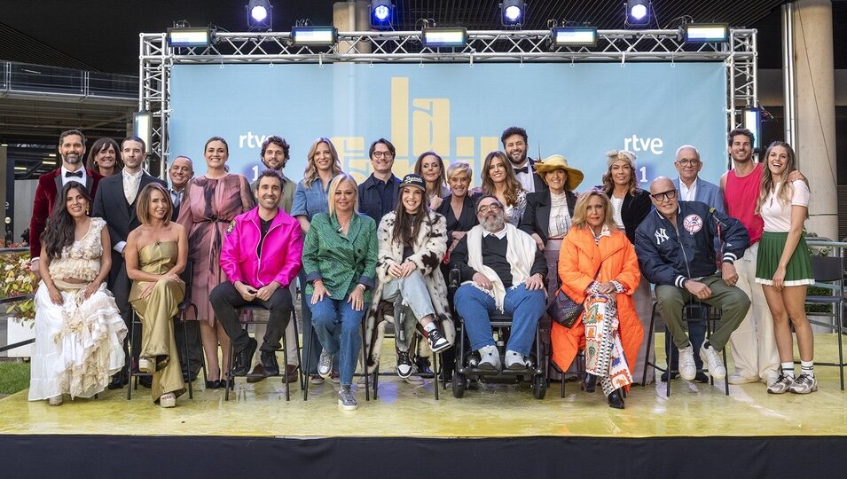 Los colaboradores de 'La familia de la televisión' en el gran desfile