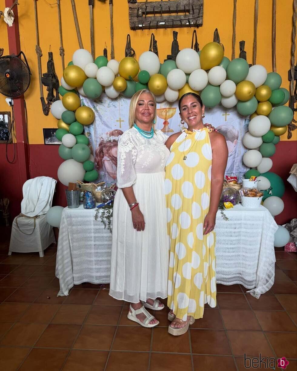 Anabel Pantoja y Belén Esteban en una comunión