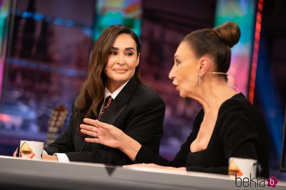 Vicky Martín Berrocal junto a su madre Victoria Martín en 'El Hormiguero'
