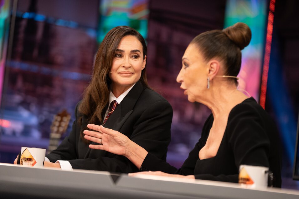 Vicky Martín Berrocal junto a su madre Victoria Martín en 'El Hormiguero'