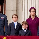 El Príncipe Guillermo y Kate Middleton y sus hijos en el 80 aniversario del Día de la Victoria