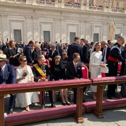 Los Príncipes de Mónaco, los Grandes Duques de Luxemburgo, los Príncipes de Liechtenstein y los Reyes de España en la misa de inicio del Pontificado de Leó
