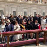 Los Príncipes de Mónaco, los Grandes Duques de Luxemburgo, los Príncipes de Liechtenstein y los Reyes de España en la misa de inicio del Pontificado de Leó