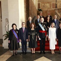 Los Reyes Felipe y Letizia con el resto de la delegación española en la misa de inicio del Pontificado de León XIV