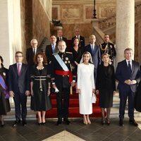 Los Reyes Felipe y Letizia con el resto de la delegación española en la misa de inicio del Pontificado de León XIV