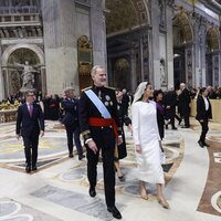 Los Reyes Felipe y Letizia en la Basílica de San Pedro en la misa de inicio del Pontificado de León XIV