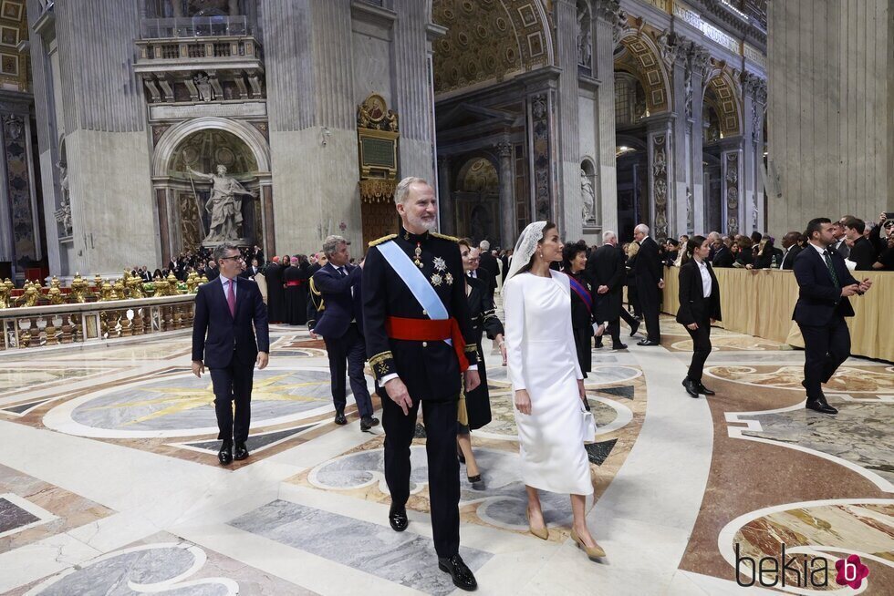 Los Reyes Felipe y Letizia en la Basílica de San Pedro en la misa de inicio del Pontificado de León XIV