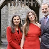Los Reyes Felipe y Letizia y la Infanta Sofía en la graduación de la Infanta Sofía