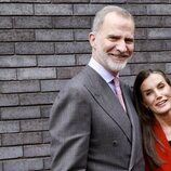 Los Reyes Felipe y Letizia y la Infanta Sofía posan muy sonrientes en la graduación de la Infanta Sofía