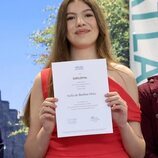 La Infanta Sofía posa con su diploma del UWC Atlantic College de Gales en su graduación