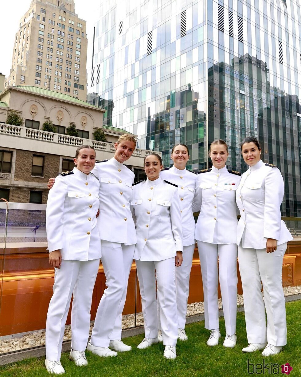 La Princesa Leonor con compañeras de Juan Sebastián de Elcano en Nueva York
