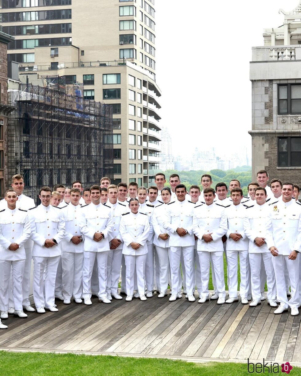 La Princesa Leonor con todos sus compañeros del Juan Sebastián de Elcano en Nueva York
